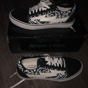 REVENGE X STORMS BANDANA BLACK SIZE 10🔥